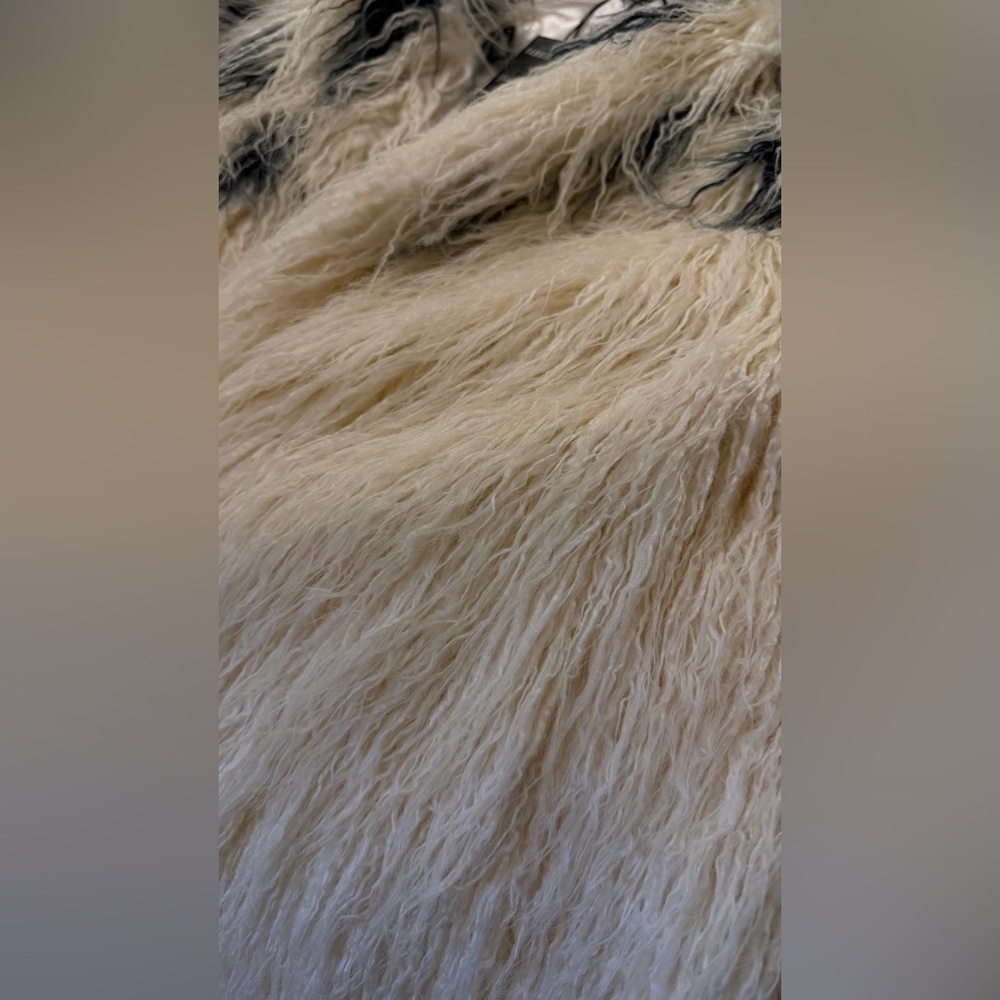 Donna Salyers Faux Fur - Picture 7 of 9